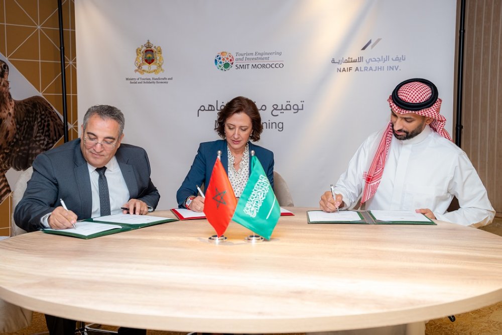 n mémorandum d’entente a été signé entre Fatim-Zahra Ammor, ministre du Tourisme, de l’Artisanat et de l’Économie sociale et solidaire, Imad Barrakad, directeur général de la Société marocaine d’ingénierie touristique (SMIT), et le groupe saoudien Naif Al-Rajhi Investment