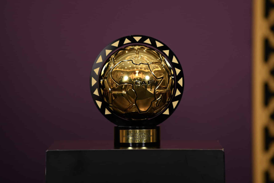 Le trophée des CAF Awards.