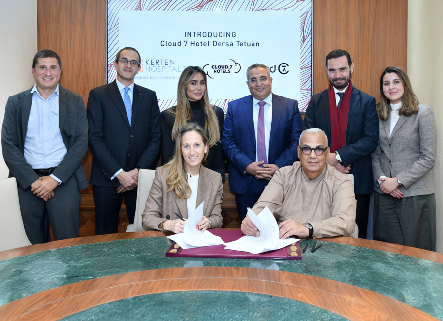 Lors de la signature de l'accord entre le groupe Oromecanica et Kerten Hospitality pour l'ouverture de l'hôtel Cloud 7 Dersa Tetuán à Tétouan.