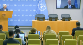 Staffan de Mistura s’adressant par visioconférence aux journalistes accrédités à l’ONU, depuis Bruxelles, le 5 novembre 2025.