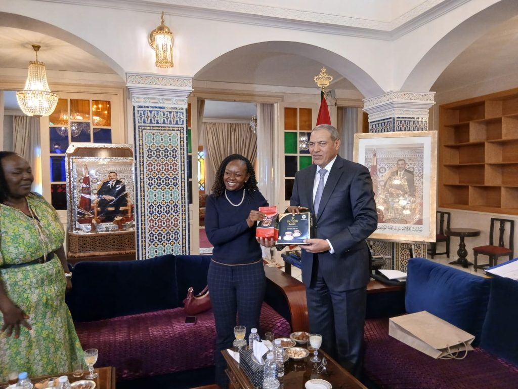 Le wali de la region de Laâyoune Sakia El hamra, Abdelsalam Bekrate, a accueilli l’ambassadrice du Kenya au Maroc, Jessica Muthoni Gakinya, venue à la tête d’une délégation de haut niveau.