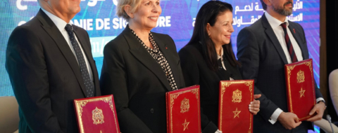 Khalid Safir (CDG), Nezha Hayat (FM6I), Amal El Fallah Seghrouchni, ministre déléguée chargée de la Transition numérique et de la Réforme de l'administration, et Said Jabrani (Tamwilcom), à Rabat, le 21 novembre 2025.