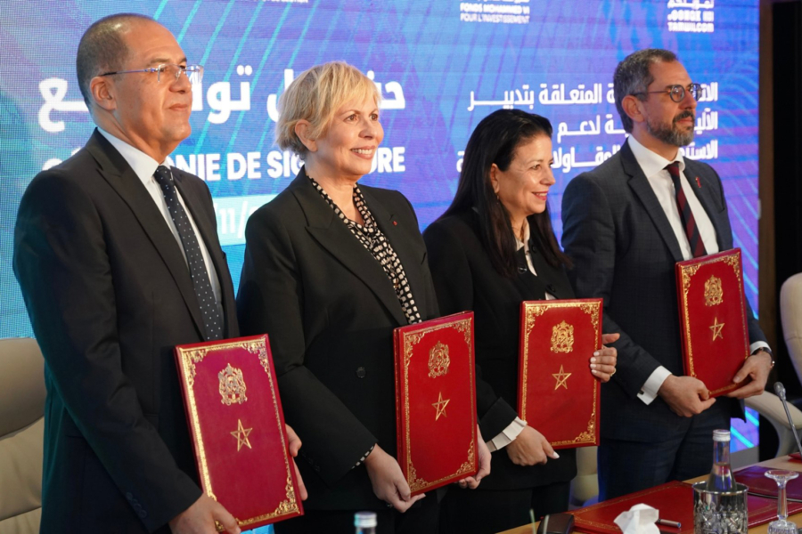 Khalid Safir (CDG), Nezha Hayat (FM6I), Amal El Fallah Seghrouchni, ministre déléguée chargée de la Transition numérique et de la Réforme de l'administration, et Said Jabrani (Tamwilcom), à Rabat, le 21 novembre 2025.