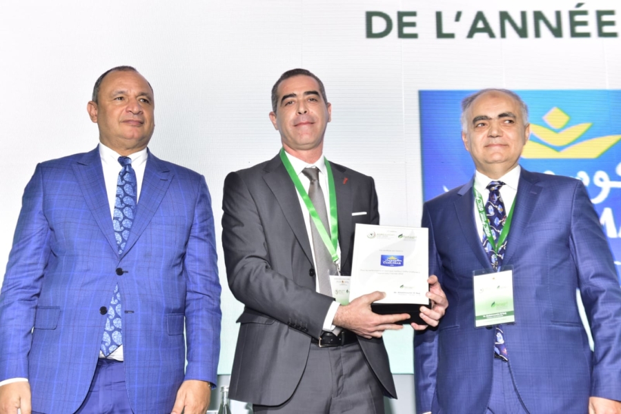 Imad Ghammad, directeur général du groupe Cosumar, entouré de Ryad Mezzour, ministre de l’Industrie et du Commerce, et Abdelmounim El Eulj, président de la Fenagri.