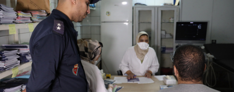 Lors d'une campagne médicale au profit des détenus de la prison locale de Aïn Borja, à Casablanca.
