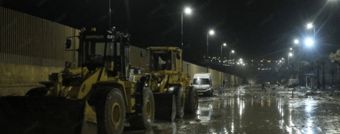 Des pelleteuses déployés dans la ville de Safi dans la soirée du 14 décembre 2025. Crédit : DR