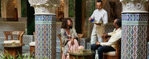 Des touristes dans un riad à Marrakech.
