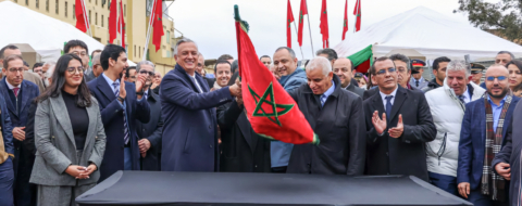 Karim Zidane, ministre chargé de l’Investissement, de la Convergence et de l’Évaluation des politiques publiques, et Ryad Mezzour, ministre de l’Industrie et du Commerce, et Khalid Aït Taleb, wali de la région Fès-Meknès, lors du lancement des travaux du projet Euwen Textiles, le 24 décembre 2025, dans la zone industrielle de Bensouda à Fès.