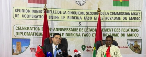 Nasser Bourita, ministre des Affaires étrangères, de la Coopération africaine et des Marocains résidant à l'étranger, et son homologue burkinabé Karamoko Jean Marie Traoré.