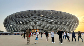 Des supporters devant le stade Prince Moulay Abdellah à Rabat. Crédit : Constance Sade / Le Desk