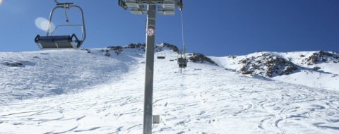 Un télésiège deux places de la station de ski d'Oukaïmeden. Crédit : DR