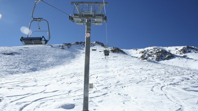 Un télésiège deux places de la station de ski d'Oukaïmeden. Crédit : DR