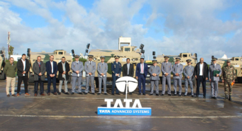 Lors de la cérémonie de livraison par Tata Advanced Systems des premiers exemplaires du véhicule blindé WhAP aux FAR. Crédit : Tata Advanced Systems