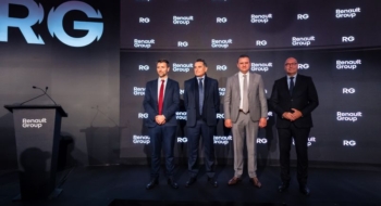 L’état-major de Renault Group au Maroc : Mohamed Bachiri, DG (en costume clair), Thibault Paland, Mohamed Bennani, Gregoire De Saint Lager.