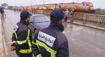 Des éléments de la protection civile déployés à Mechraâ Bel Ksiri pour faire face aux conséquences des précipitations et de la montée des eaux dans la région.