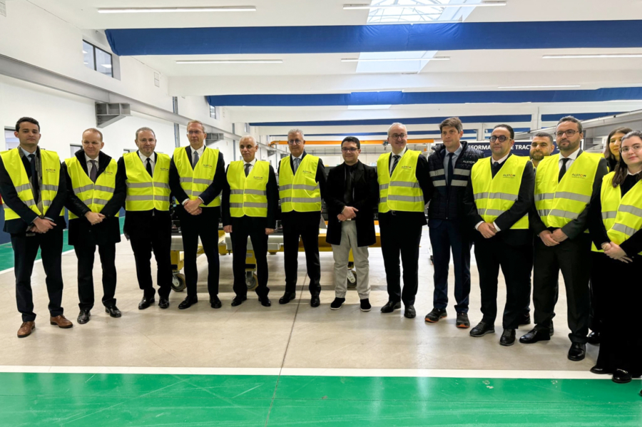 Lors de la cérémonie de pose de la première pierre de l’activité de pupitres de conduite du site Alstom de Fès, le 28 janvier 2026.
