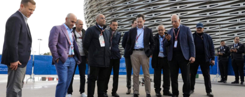La délégation du FBI américain lors d'une visite au Stade Prince Moulay Abdellah à Rabat, le 4 décembre 2025.