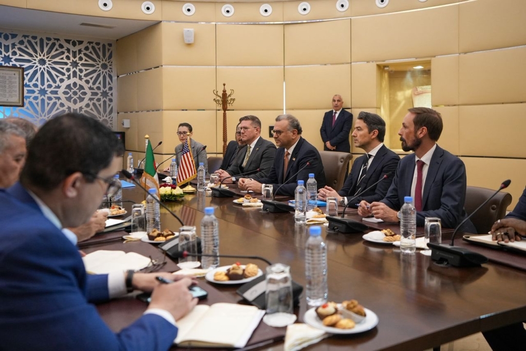 La délégation américaine menée par Massad Boulos, conseiller principal du président américain pour l’Afrique, le monde arabe et le Moyen-Orient, à Alger, le 27 janvier 2026.