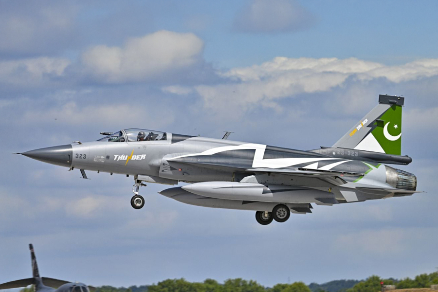 L'avion de combat pakistanais JF-17 Thunder.