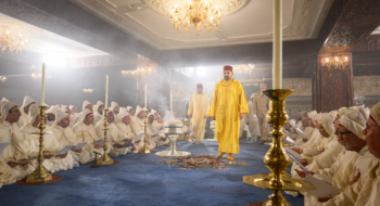 Le roi Mohammed VI présidant une veillée religieuse le 25 octobre 2023.