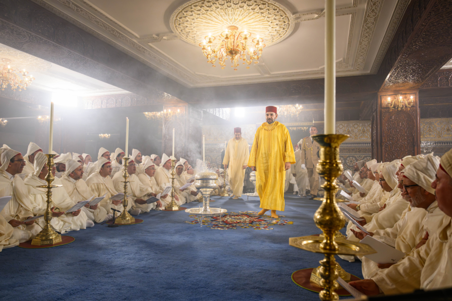 Le roi Mohammed VI présidant une veillée religieuse le 25 octobre 2023.