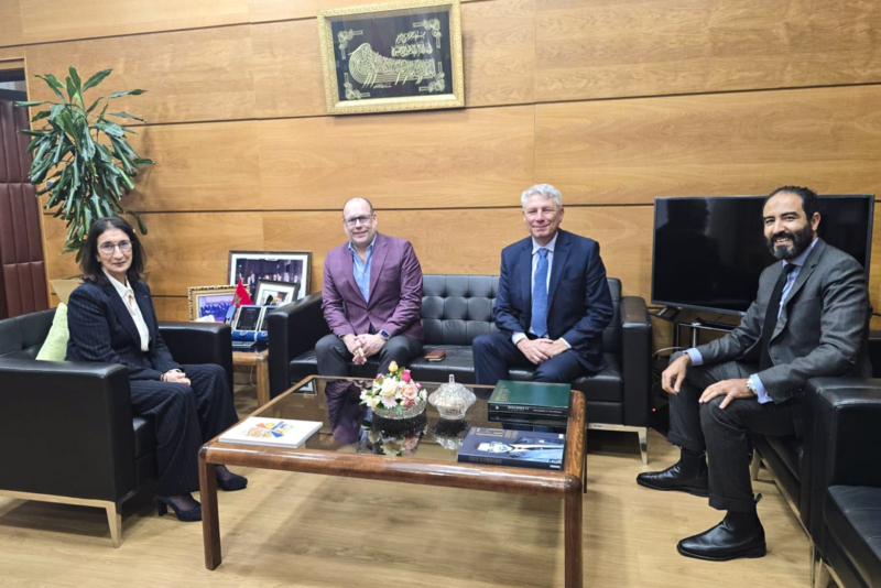 Lors de la signature de l'accord sur Gharb Deep Offshore, le 22 janvier 2026, par Amina Benkhadra, directrice générale de l'ONHYM, et Christopher C. Olson, vice-président de Murphy Oil Corporation.