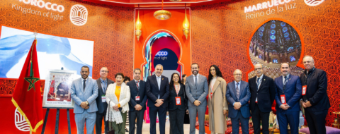 Des membres de la délégation marocaine devant le stand de l'ONMT au FITUR 2026.