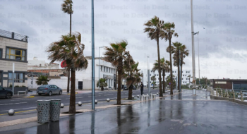 Le boulevard de la Corniche, à Casablanca, sous une averse orageuse.