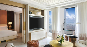 Une suite de l'hôtel Waldorf Astoria Rabat Salé, logé à la Tour Mohammed VI.