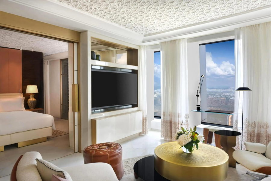 Une suite de l'hôtel Waldorf Astoria Rabat Salé, logé à la Tour Mohammed VI.