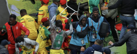 Des supporters sénégalais tentant d'envahir le terrain lors de la finale de la CAN 2025.