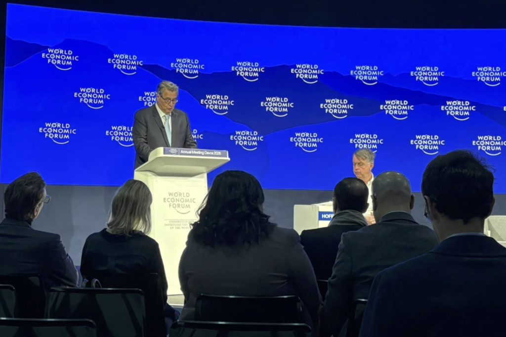 Le Chef du gouvernement, Aziz Akhannouch, intervenant lors du Forum mondial de Davos, le 20 janvier 2026.