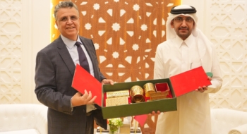 Abdellatif Ouahbi, ministre de la Justice, et son homologue qatari Ibrahim bin Ali Al Mohannadi, en marge du Forum juridique de Doha.