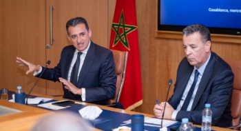 Younes Idrissi Kaitouni, directeur général de la Direction générale des impôts (DGI), et Chakib Alj, président de la CGEM, à Casablanca, le 18 février 2026.