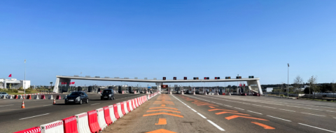Une station de péage sur un tronçon autoroutier au Maroc.