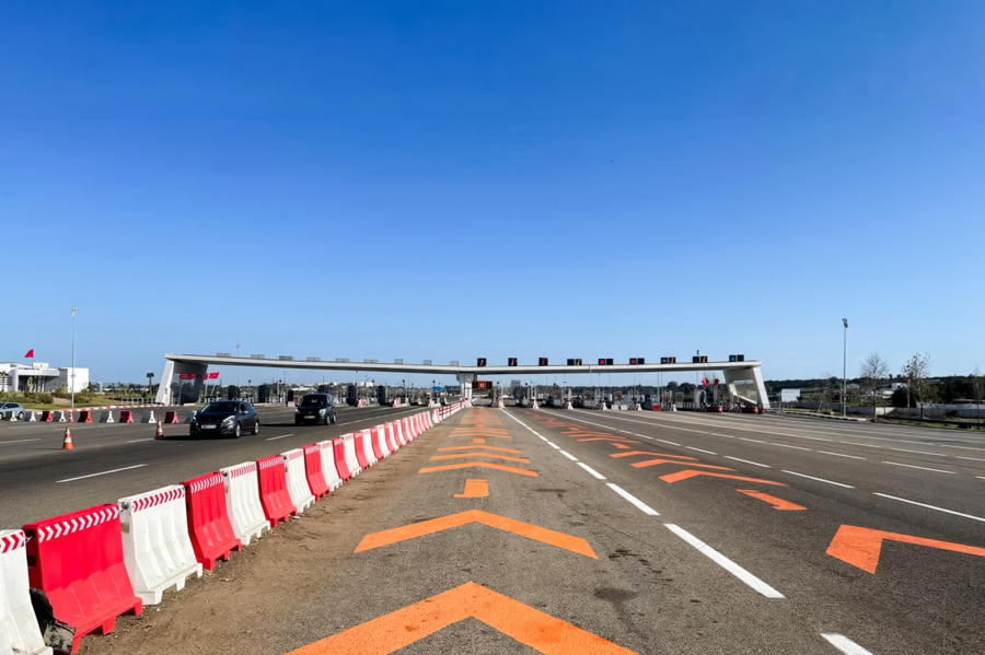 Une station de péage sur un tronçon autoroutier au Maroc.