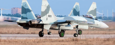 Un avion de combat Su-35 de fabrication russe.