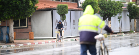 Un quartier de Ksar El Kébir vidé de ses habitants, dans le cadre des mesures préventives face au risque d’inondations après la montée des eaux de l’oued Loukkos.
