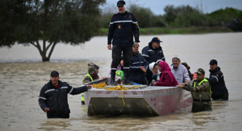 Des habitants de Douar Lebhara, dans la Province de Sidi Slimane, évacués à la suite des inondations qu'a connues la localité.