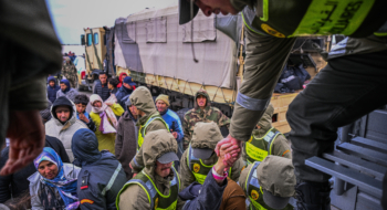 Des agriculteurs sinistrés du Gharb secourus par les Forces auxiliaires.