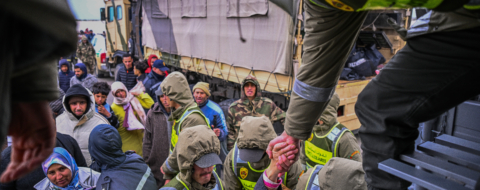 Des agriculteurs sinistrés du Gharb secourus par les Forces auxiliaires.