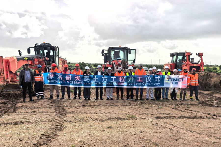 Lors de la cérémonie de lancement des travaux de l'usine Morocco Tinci Materials, le 6 février 2026.