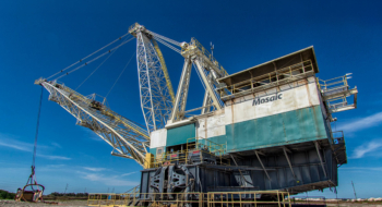 Une excavatrice de phosphate du groupe américain Mosaic.