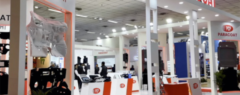 Un stand d'exposition du groupe indien Paracoat dans un salon professionnel.