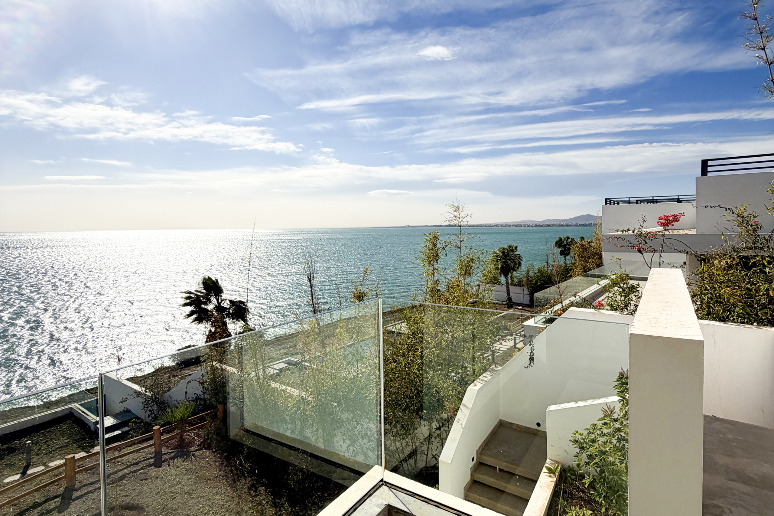Vue sur la lagune de Marchica, à partir des terrasses des villas voisines.