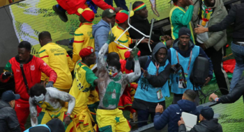 Des supporters sénégalais tentant d'envahir le terrain lors de la finale de la CAN 2025.