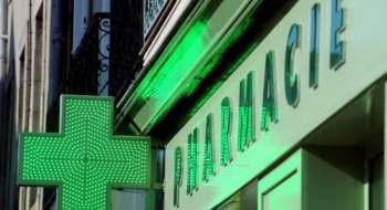 L'enseigne d'une pharmacie à Casablanca.