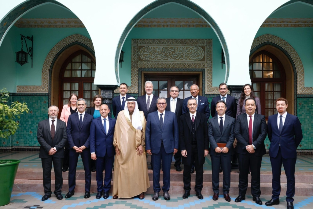 Lors de la rencontre entre le Chef du gouvernement, Aziz Akhannouch, et les représentants des investisseurs dont les projets ont été retenus dans le cadre de l’« Offre Maroc » dédiée à l’hydrogène vert, le 2 février 2026 à Rabat.