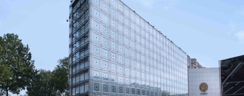 Le siège de l'Institut du monde arabe à Paris, en France.