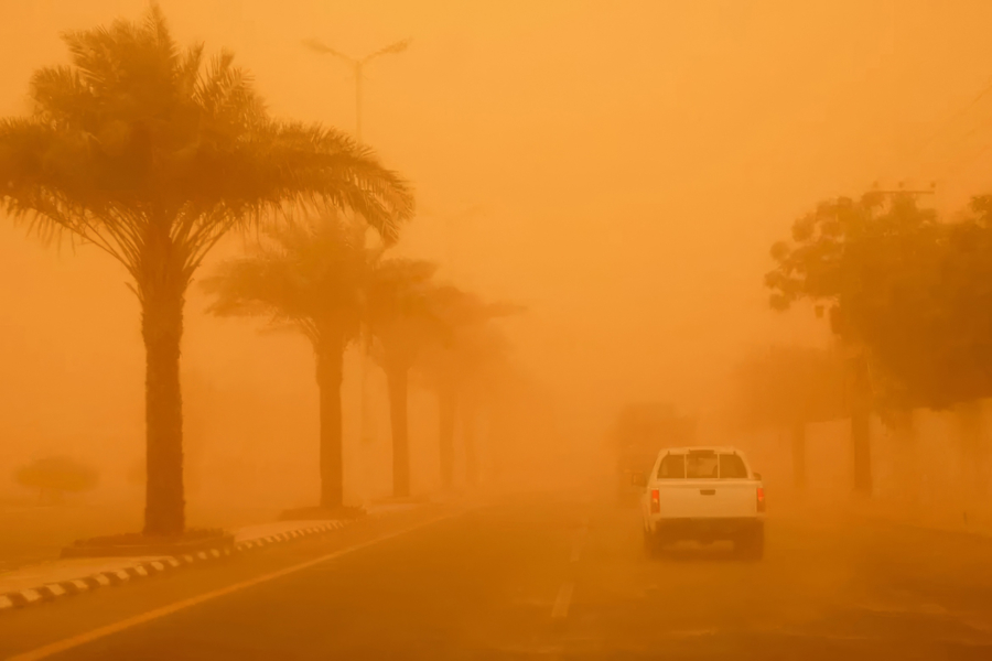 Une tempête de sable dans une ville du Sud du Maroc.